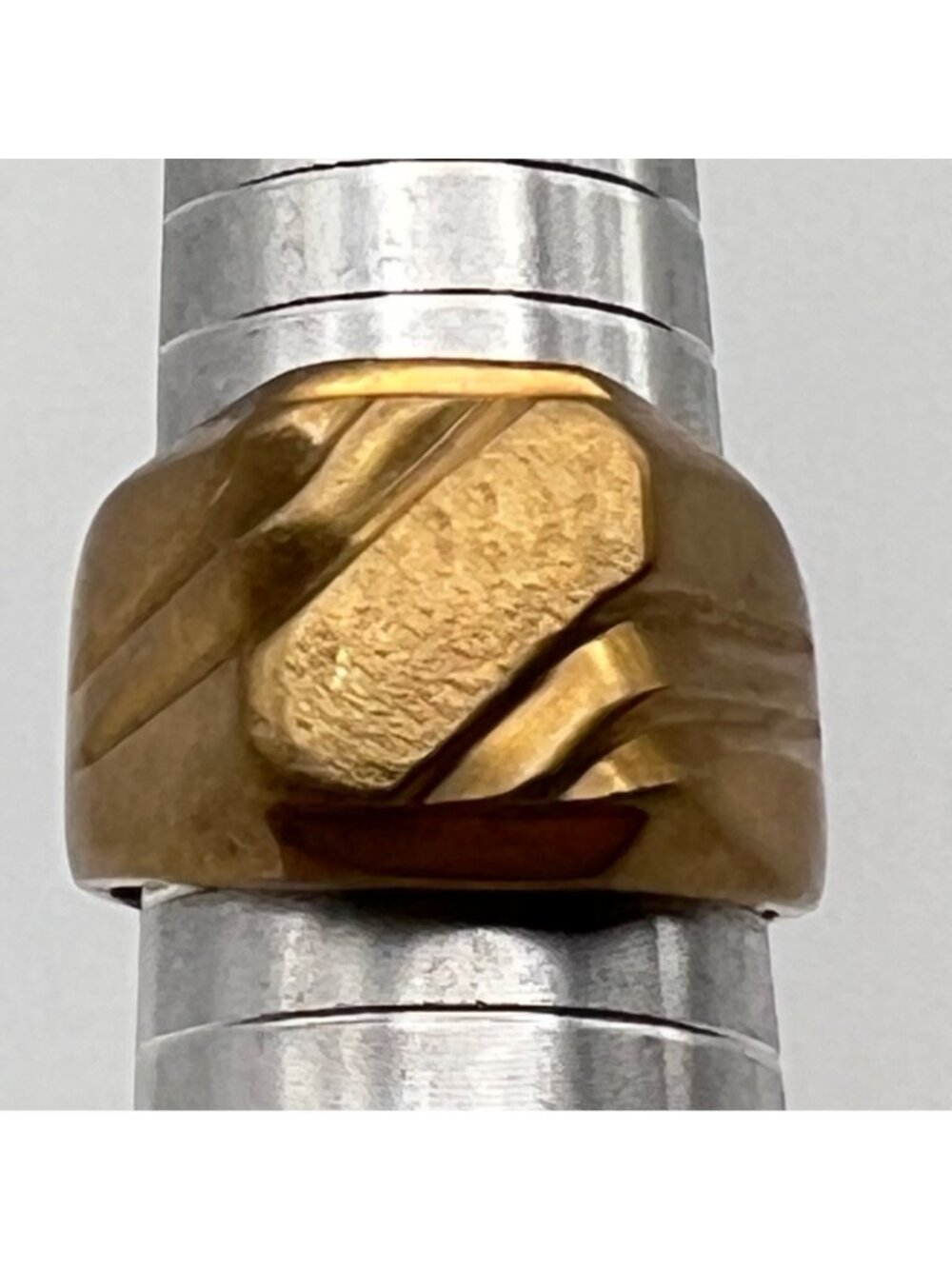Vintage Gold Tone Mens Signet Ring Etched Geometric Design Size 11.5 18.48g Band